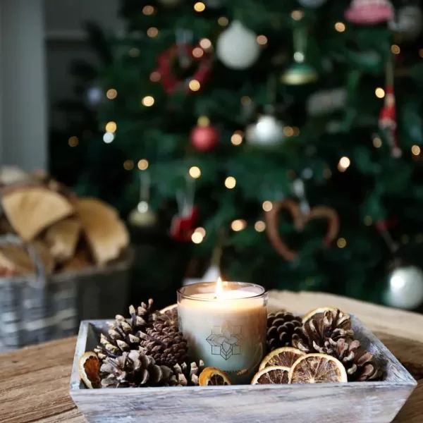 Cloves and Cinnamon Luxury Candle - Image 4